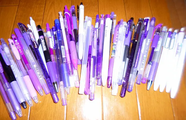 いろんなメーカーの紫ボールペンだけを書き比べして一番を決める